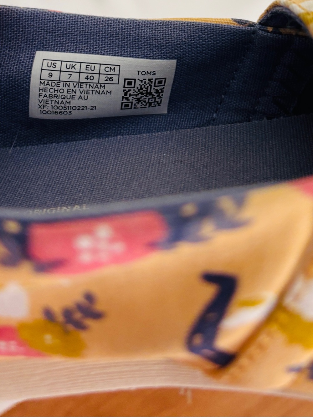 TOMS Mustard Canvas Slip-Ons with Navy Horseshoe & Floral Print Women’s Size 9 - Picture 8 of 9
